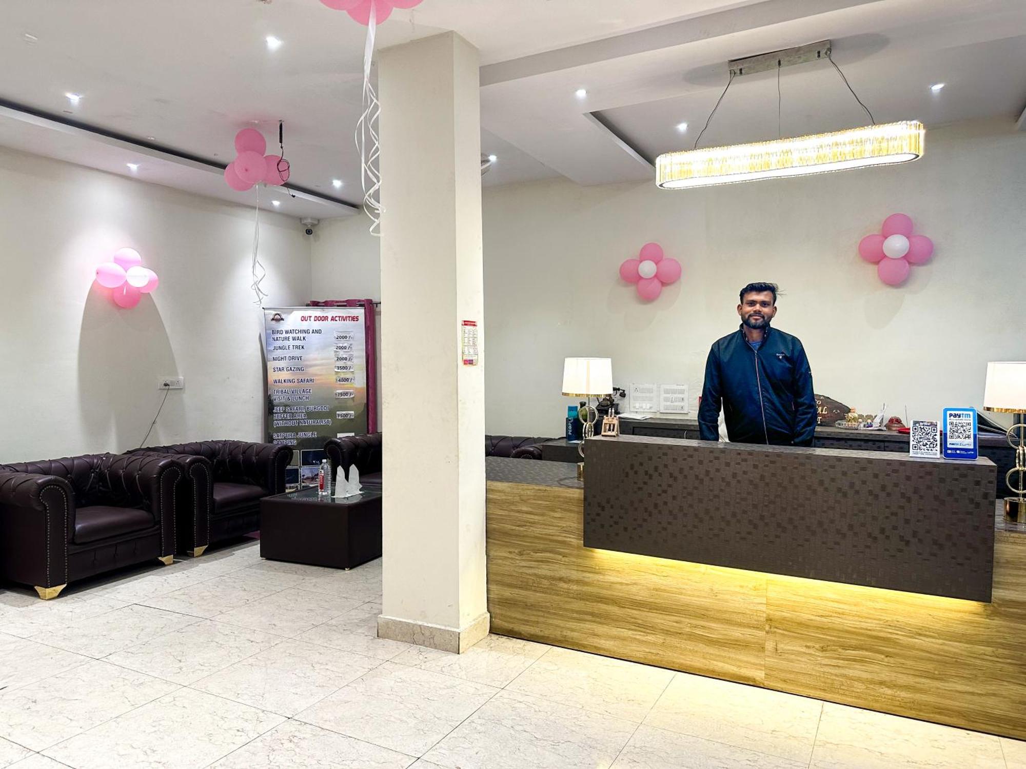Hotel Payal & Restaurent Pachmarhī Eksteriør billede