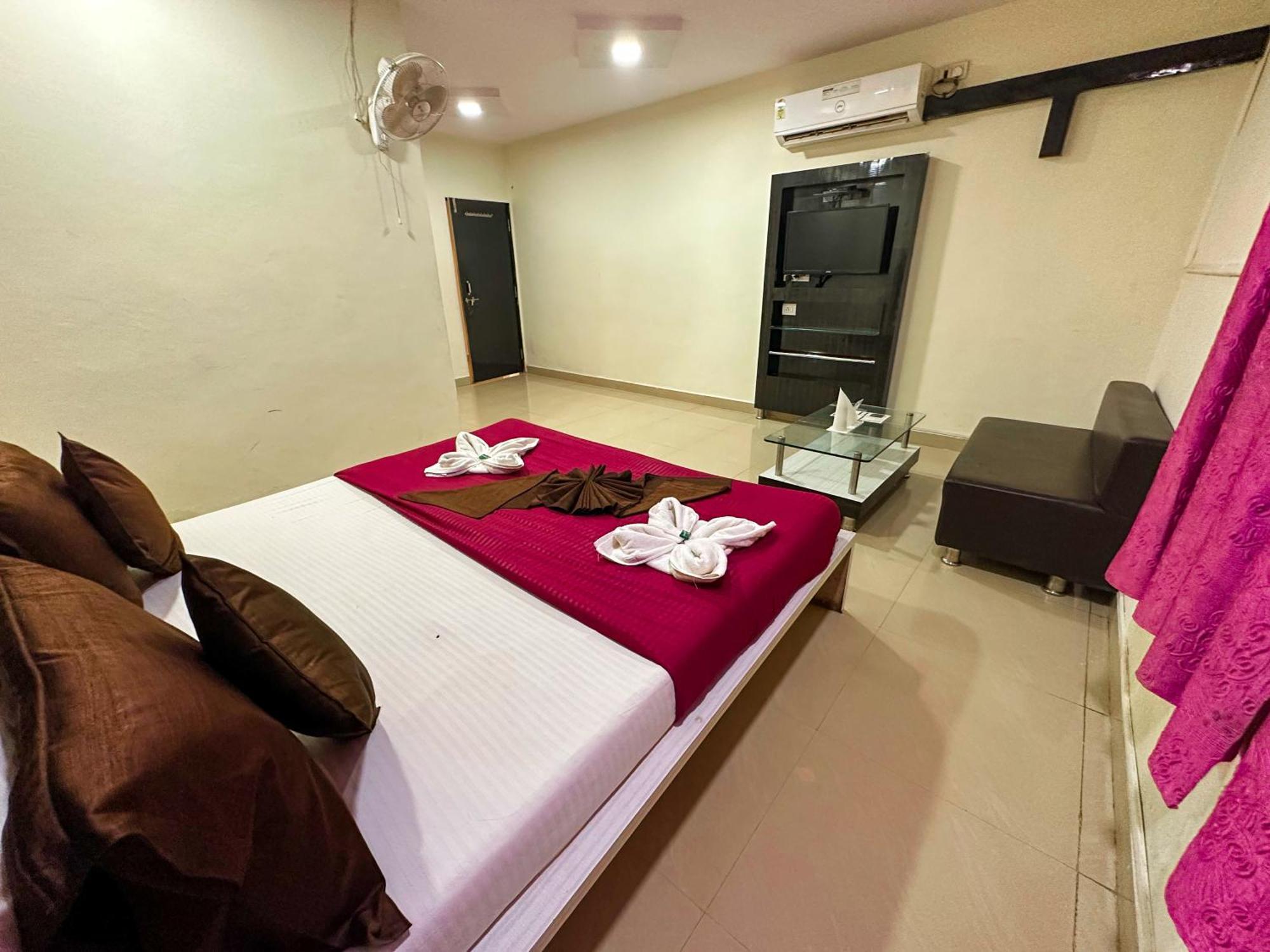Hotel Payal & Restaurent Pachmarhī Eksteriør billede