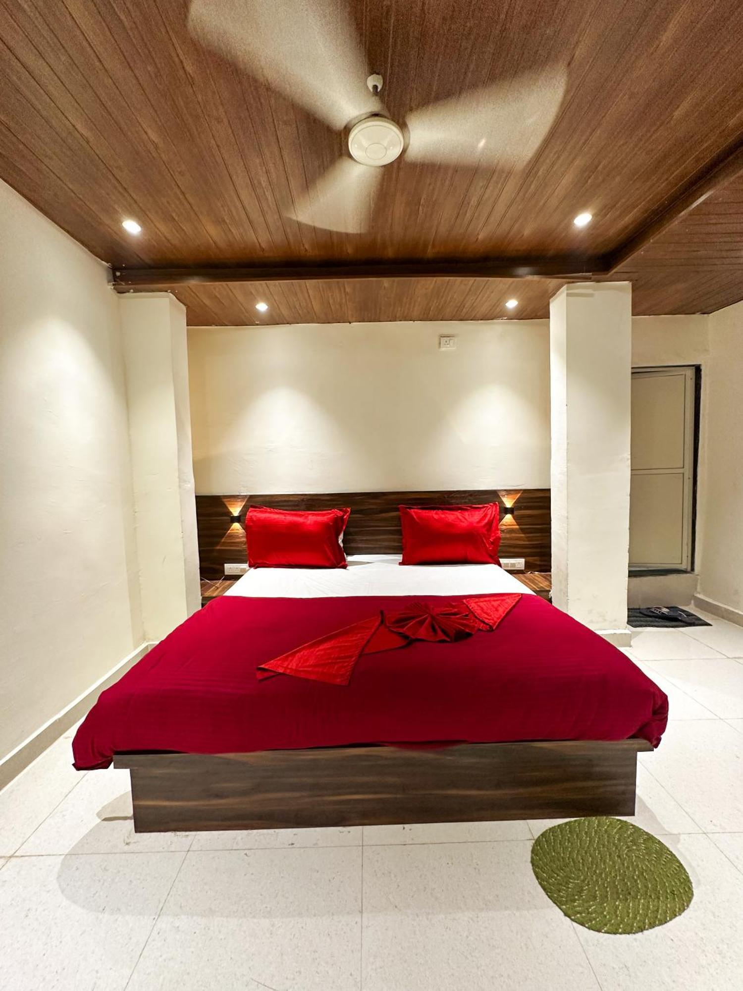 Hotel Payal & Restaurent Pachmarhī Eksteriør billede