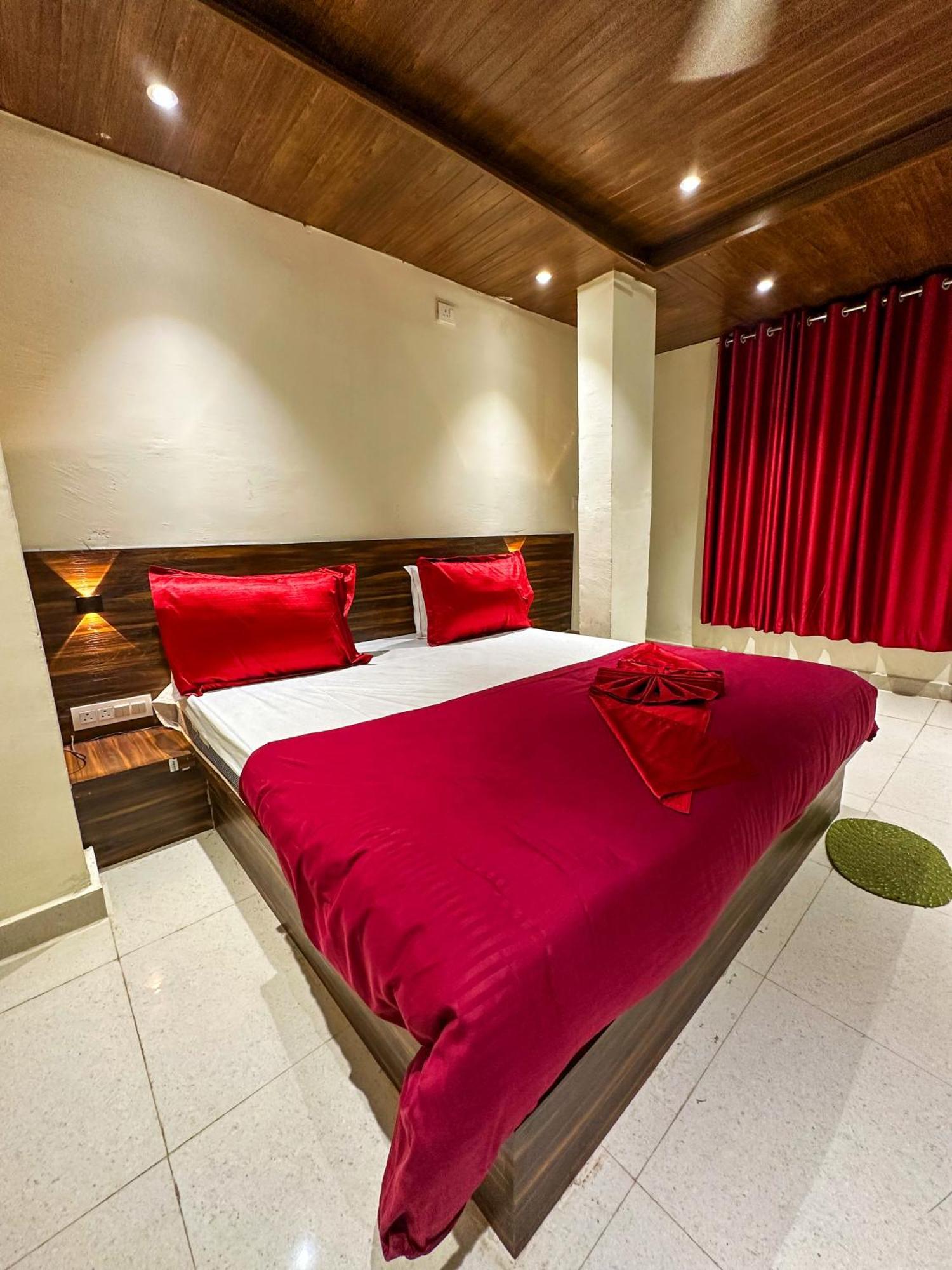 Hotel Payal & Restaurent Pachmarhī Eksteriør billede