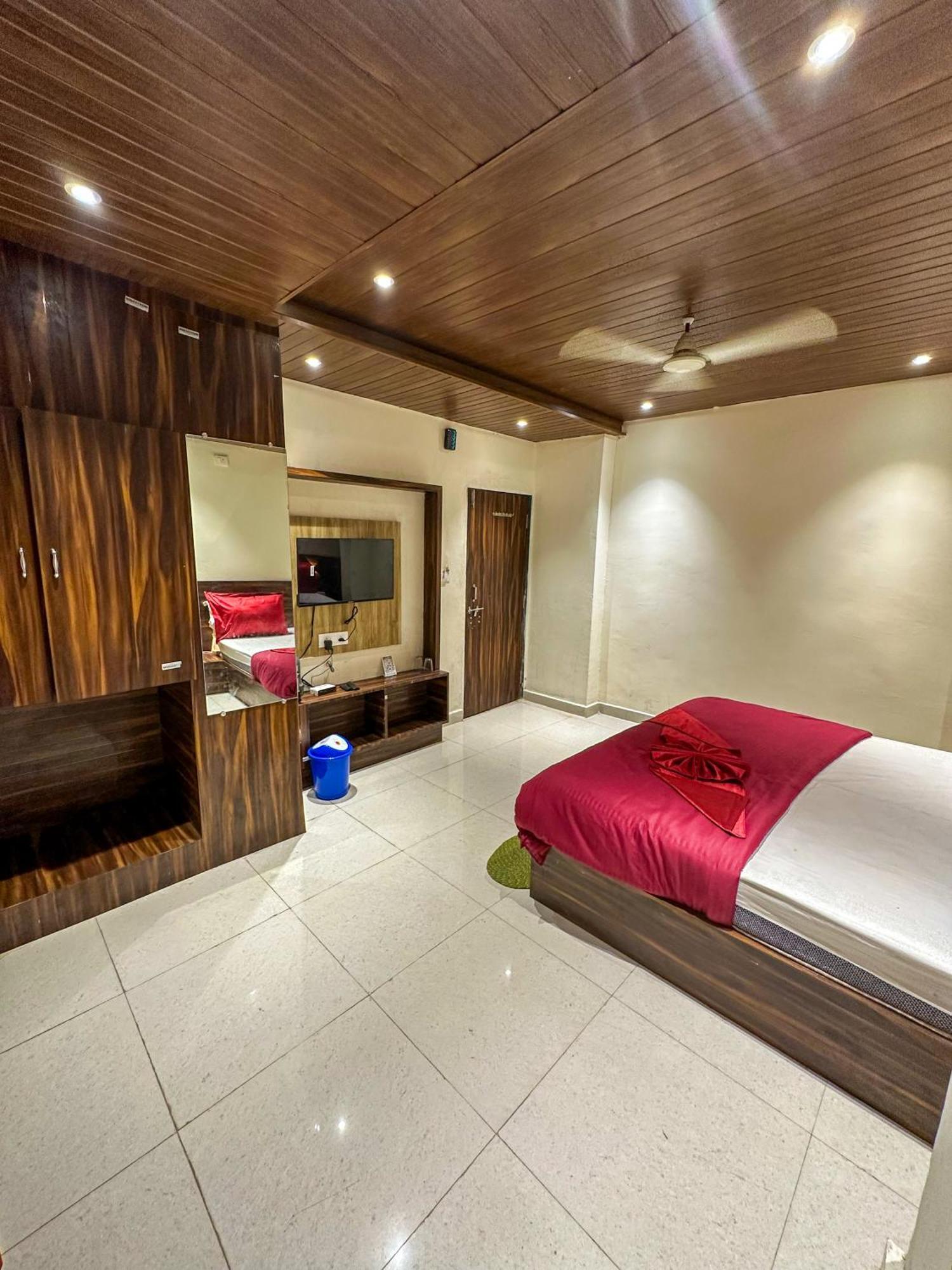 Hotel Payal & Restaurent Pachmarhī Eksteriør billede