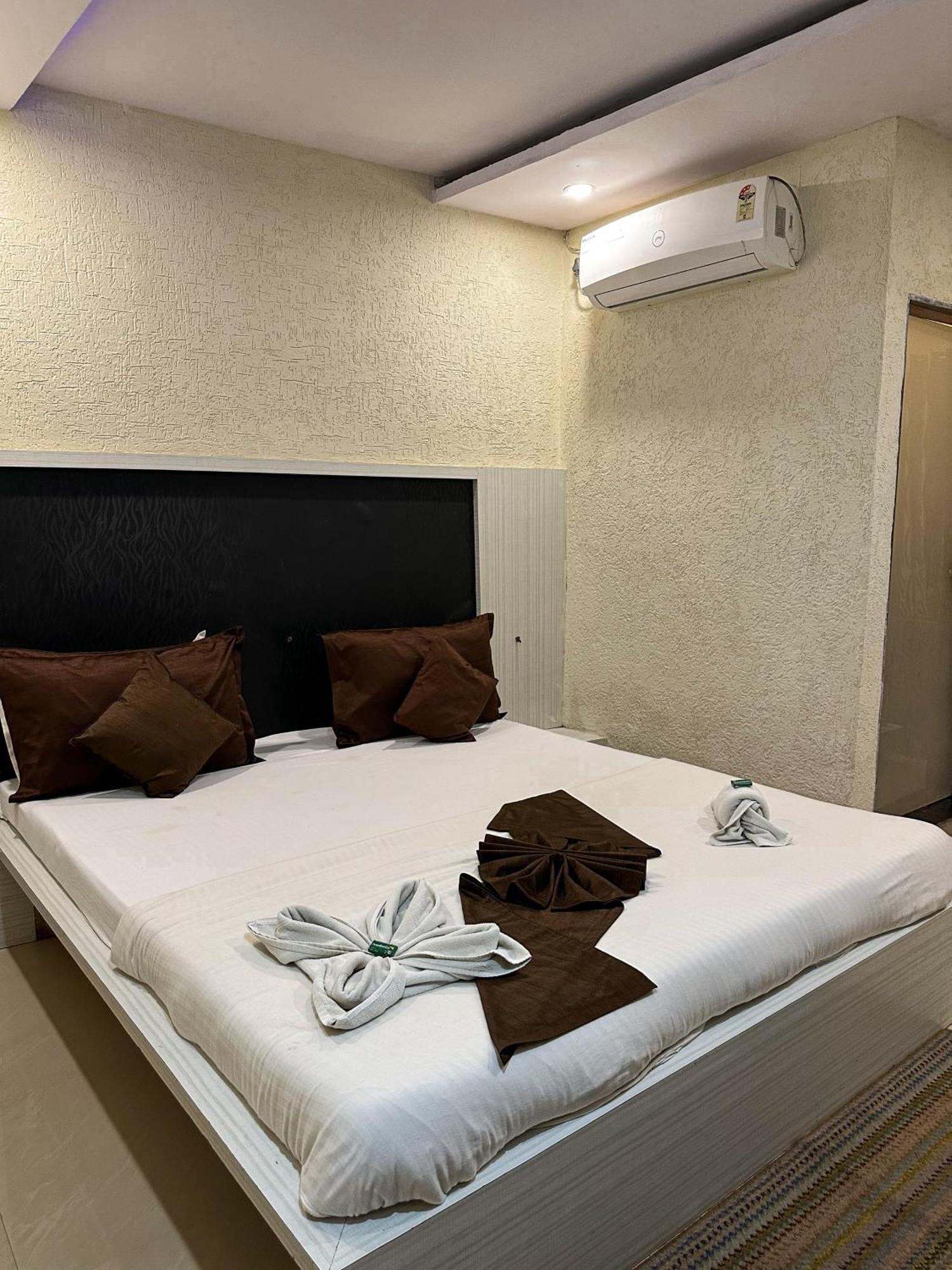 Hotel Payal & Restaurent Pachmarhī Eksteriør billede