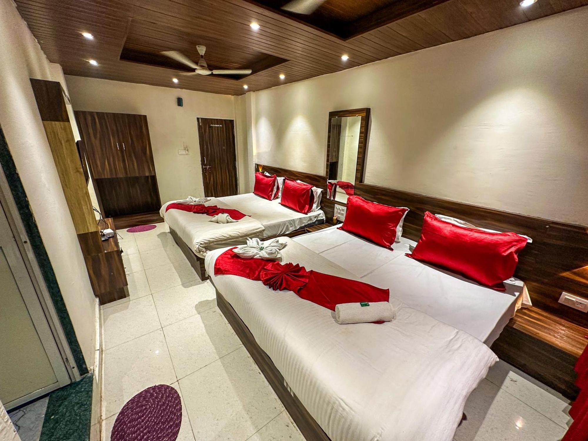 Hotel Payal & Restaurent Pachmarhī Eksteriør billede